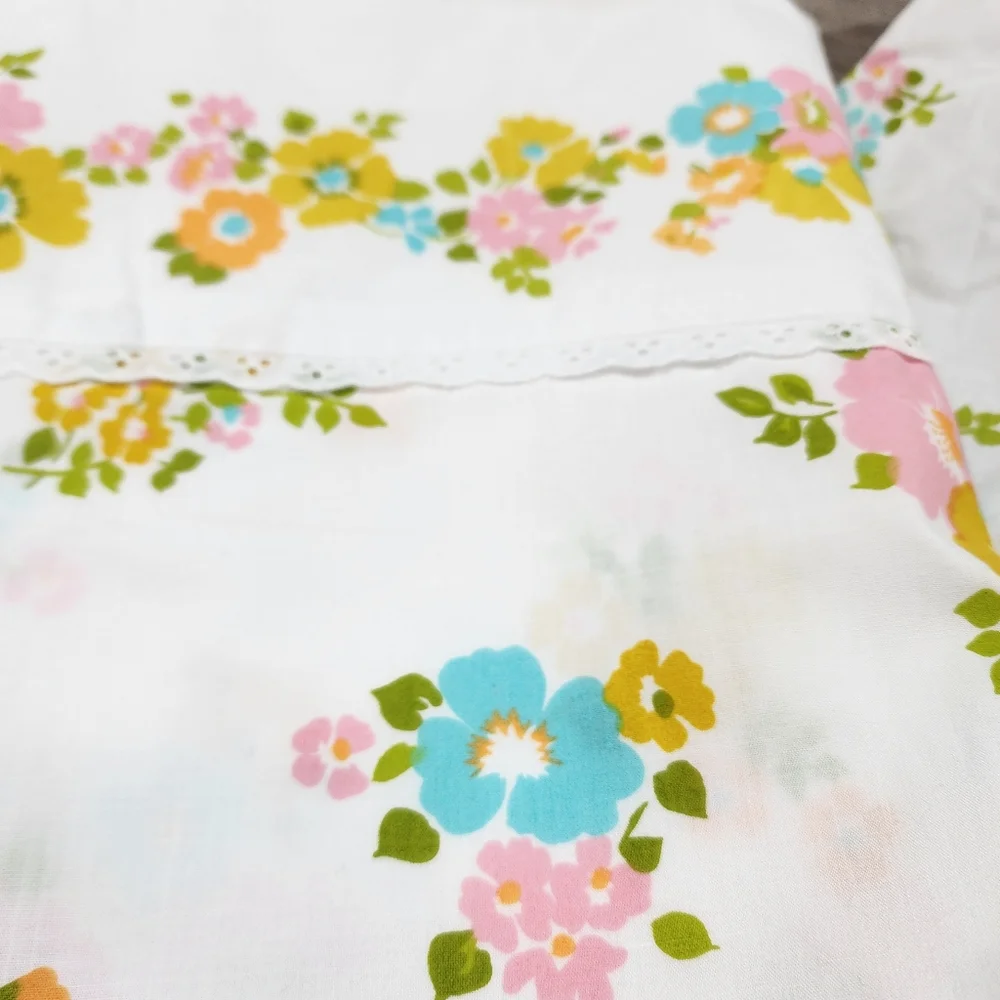 VINTAGE Retro 3pc Bedding 2 Floral Fitted Sheet 1 Top Sheet Twin